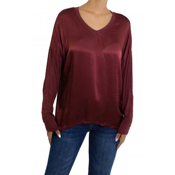 Maglia con dettagli in raso e colletto con scollo a V